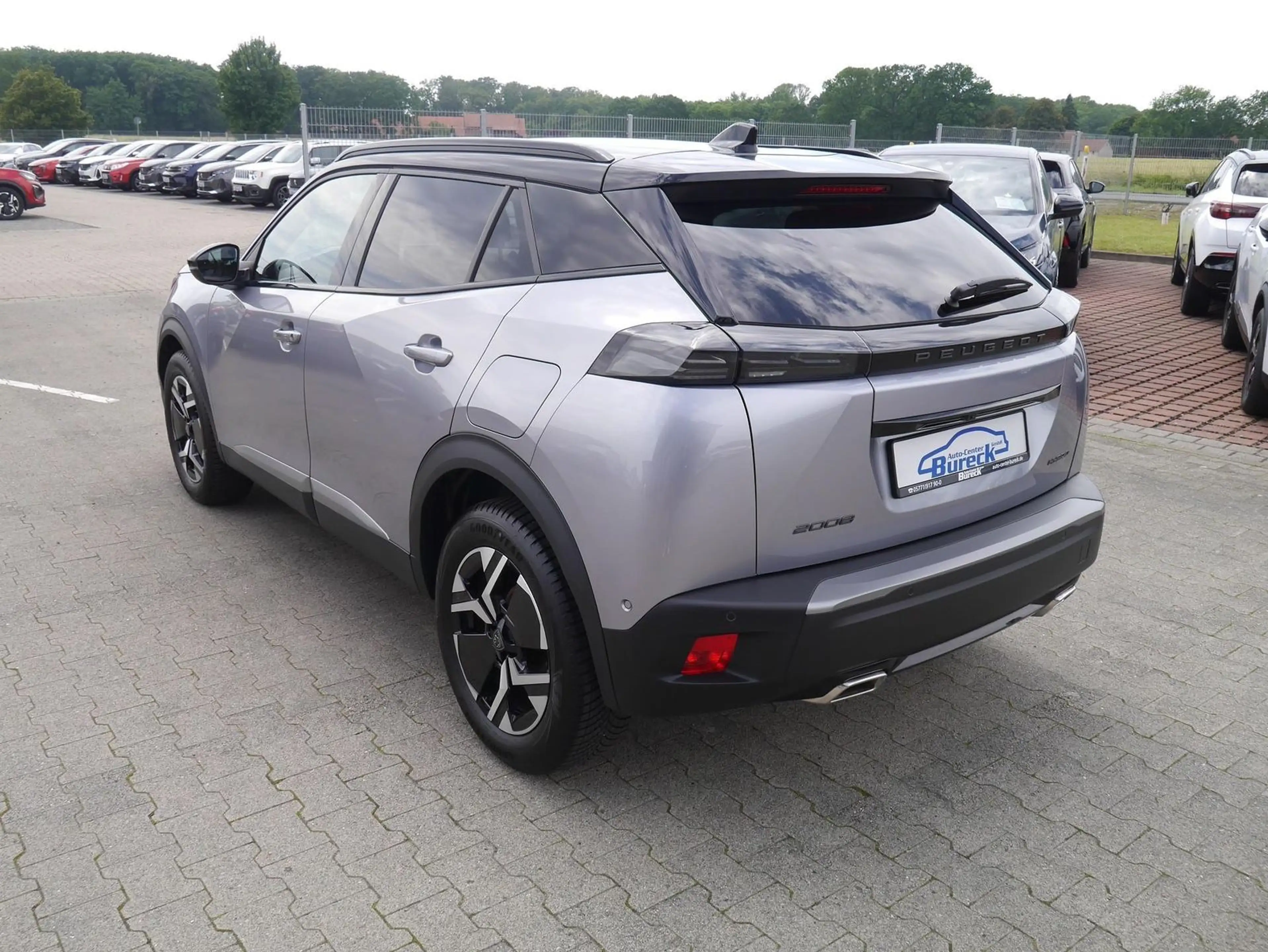 Peugeot 2008 Hybrid 145 GT Navi/LED/SHZ/360-Grad — photo 4