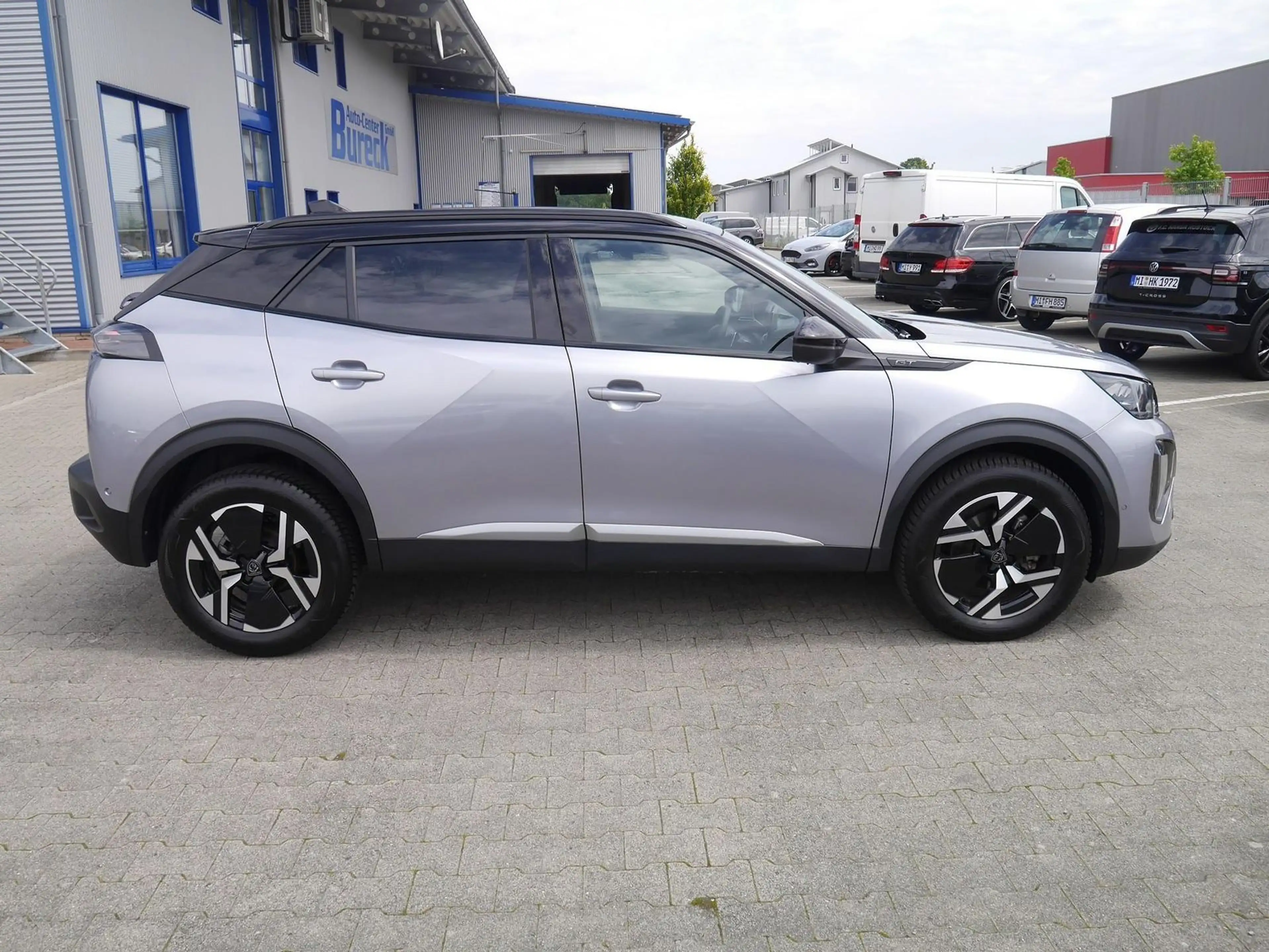 Peugeot 2008 Hybrid 145 GT Navi/LED/SHZ/360-Grad — photo 12