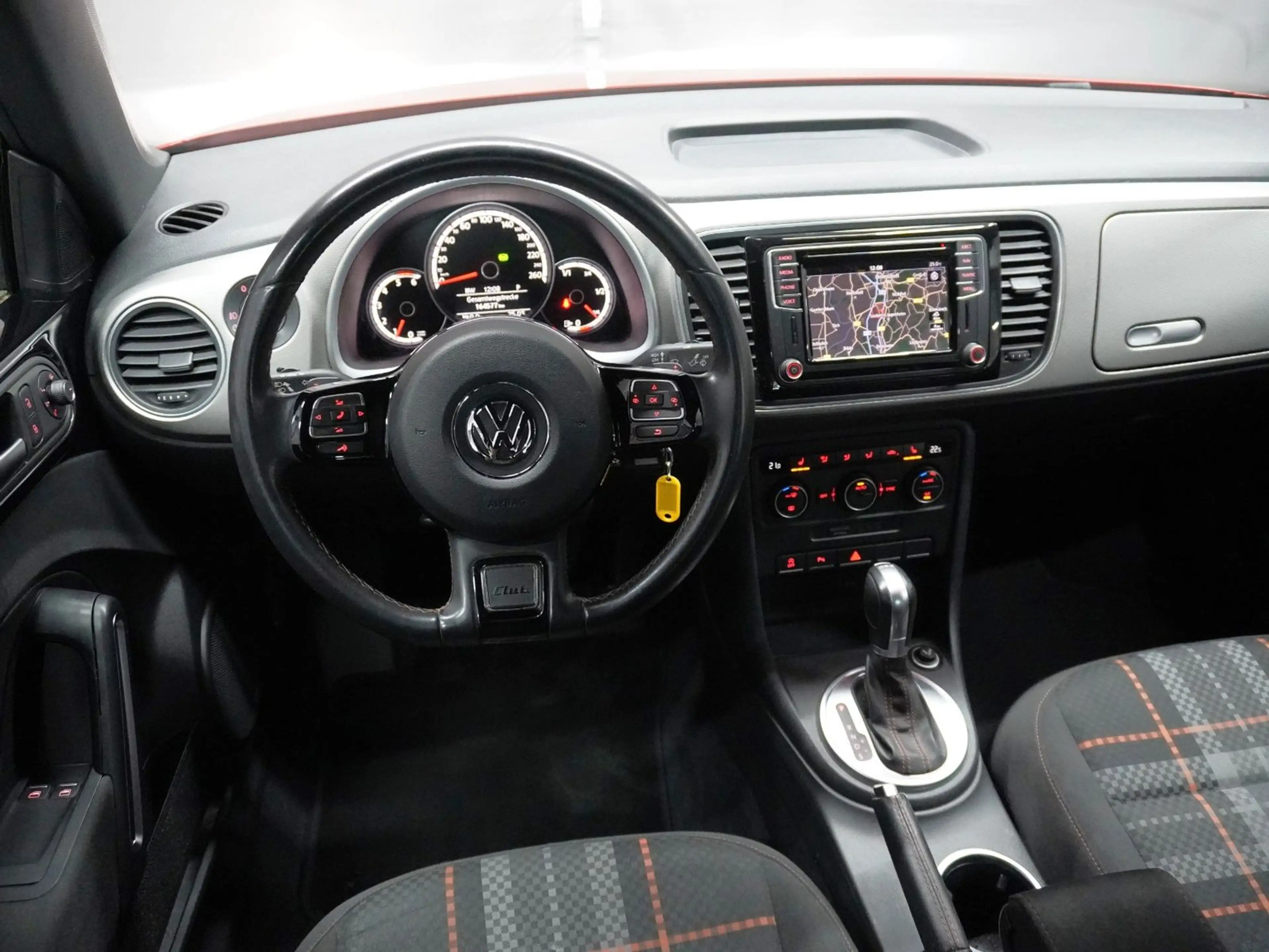 Volkswagen Beetle Lim. 2.0TDI DSG Club | BIXENON | NAVI | — photo 11