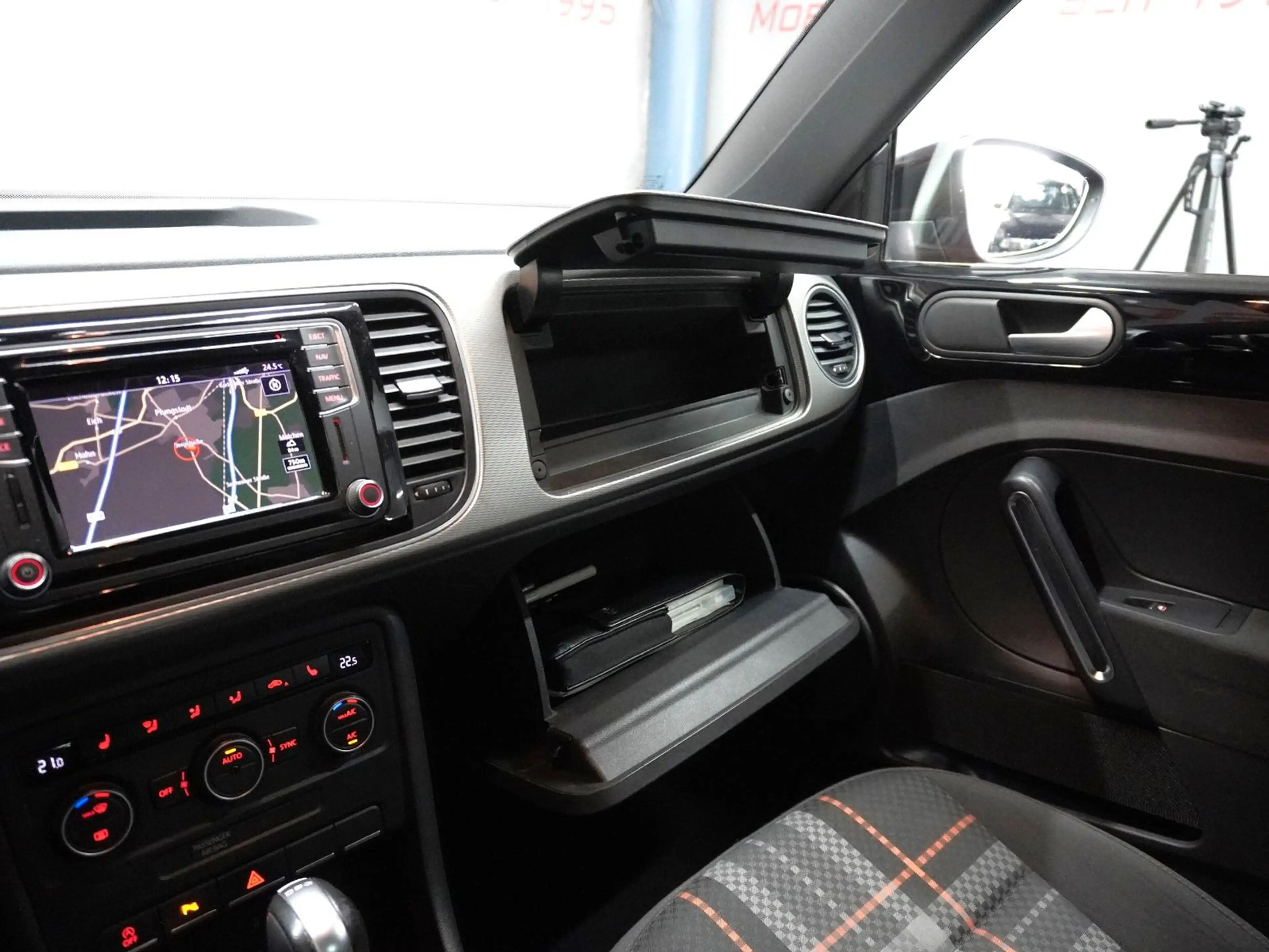 Volkswagen Beetle Lim. 2.0TDI DSG Club | BIXENON | NAVI | — photo 12