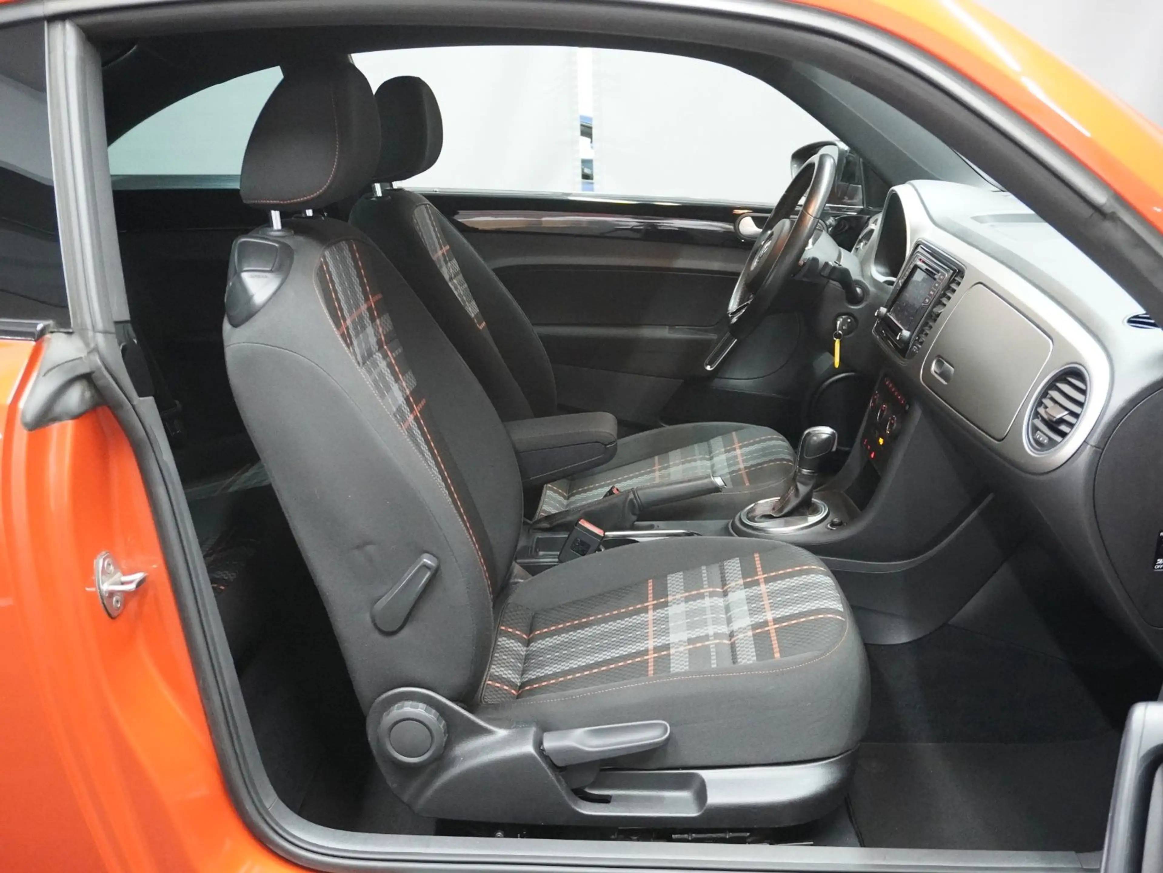 Volkswagen Beetle Lim. 2.0TDI DSG Club | BIXENON | NAVI | — photo 13