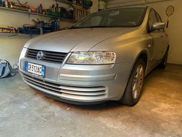 Stilo 2004 5p 1.6 16v Active