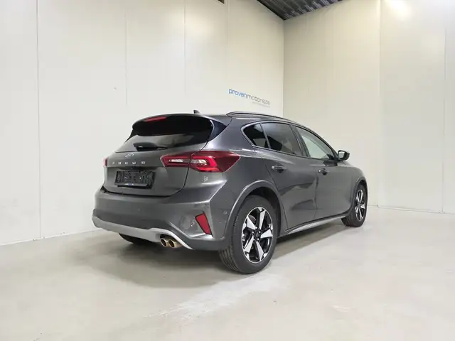 Ford Focus view 3
