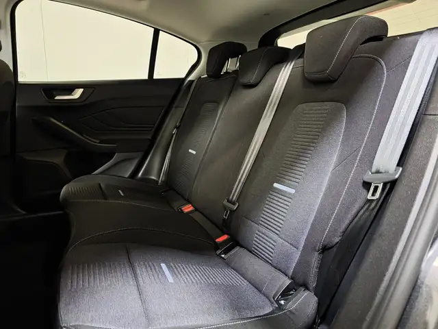 Ford Focus view 10
