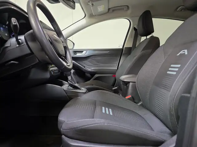 Ford Focus view 9