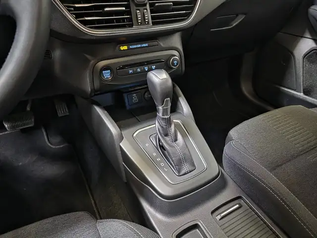 Ford Focus view 12