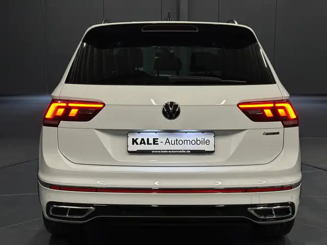 Volkswagen Tiguan view 4