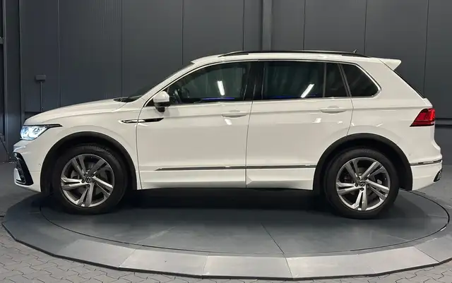 Volkswagen Tiguan view 2