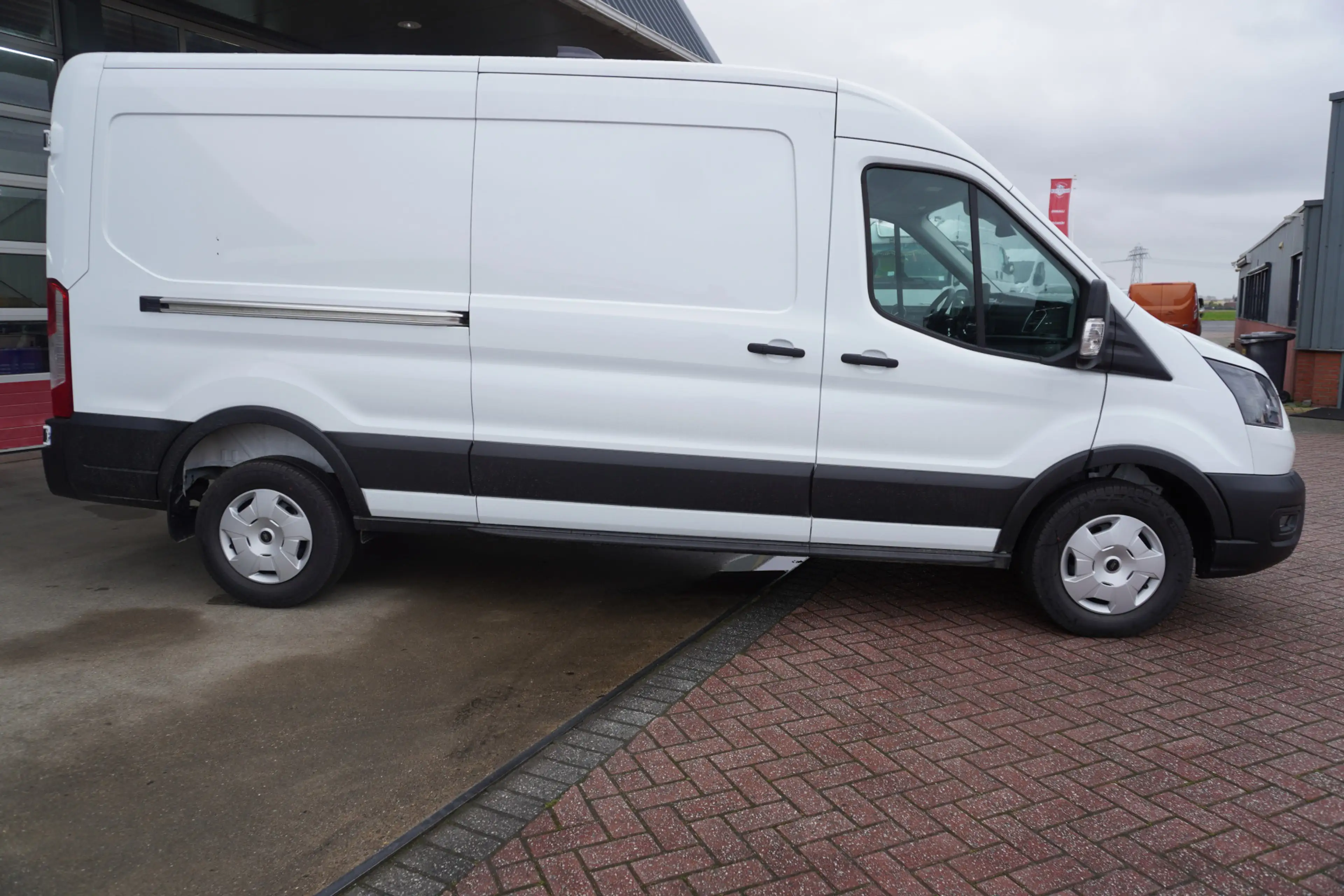 Ford Transit 350 2.0 TDCI 130PK L3H2 Trend Nr. V137 | Airco | C — photo 3