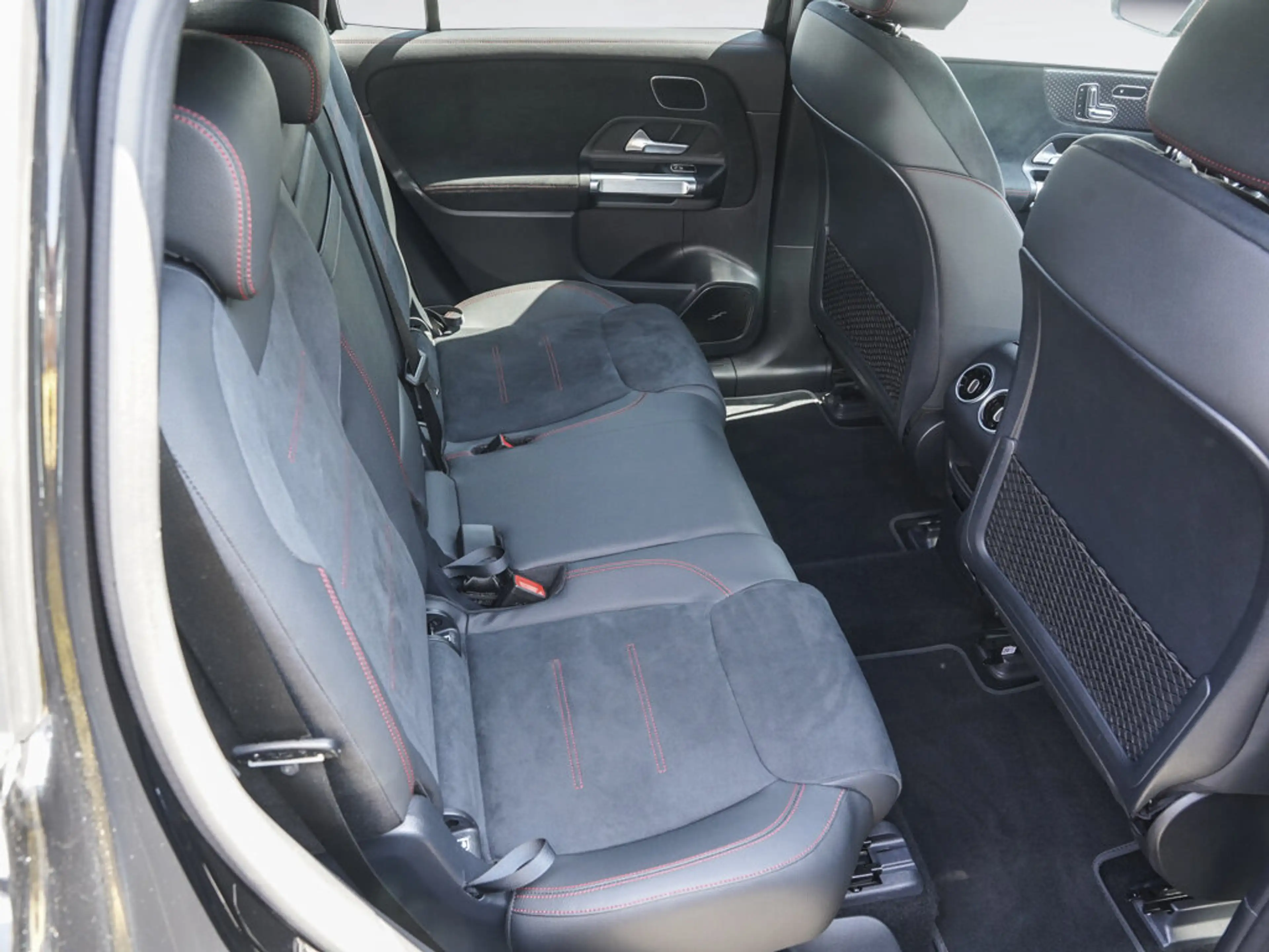 Mercedes-Benz EQB 250 EQB 250+ AMG-LINE DISTRONIC 7-SITZER BURMESTER — photo 6