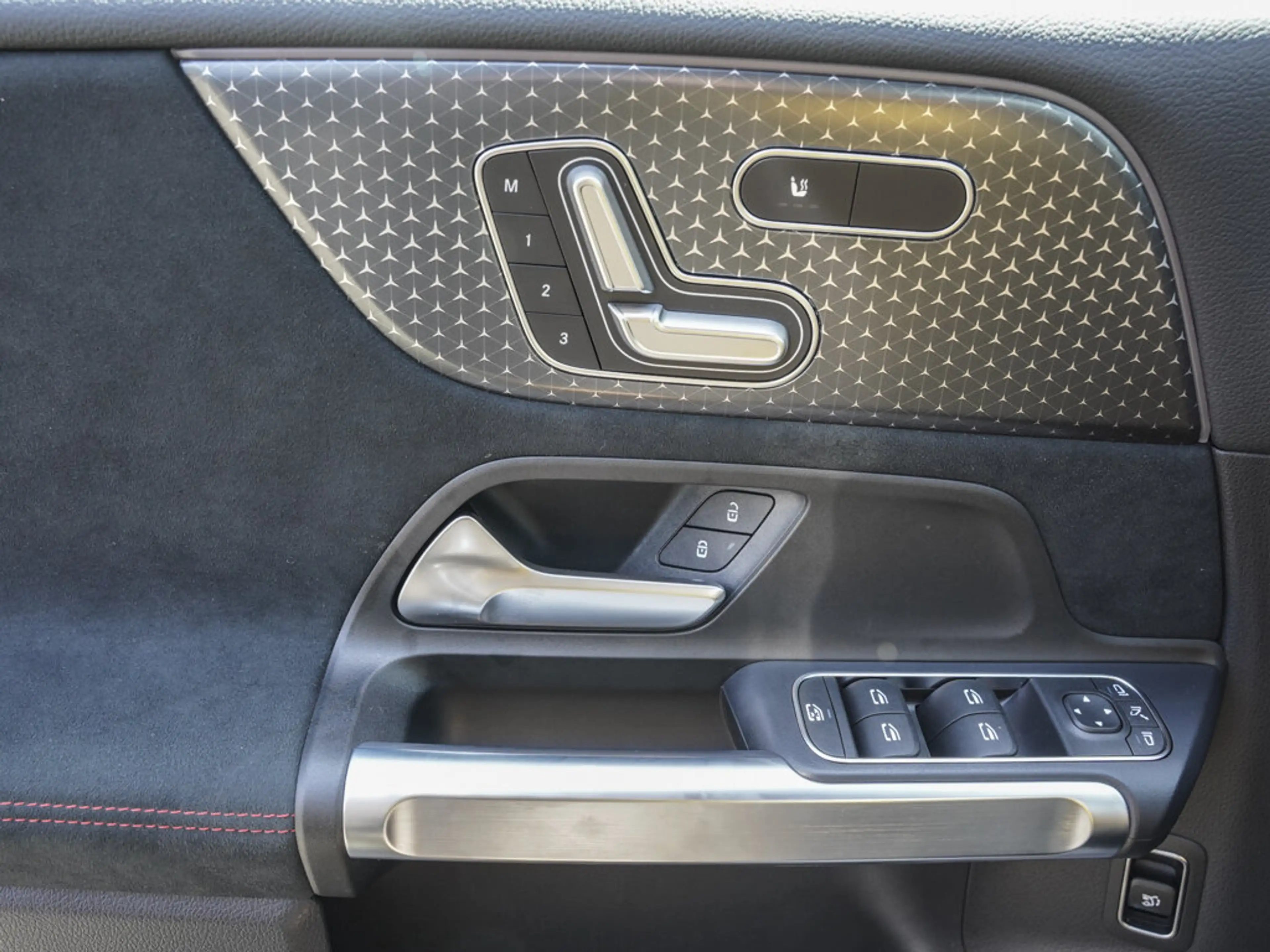 Mercedes-Benz EQB 250 EQB 250+ AMG-LINE DISTRONIC 7-SITZER BURMESTER — photo 14
