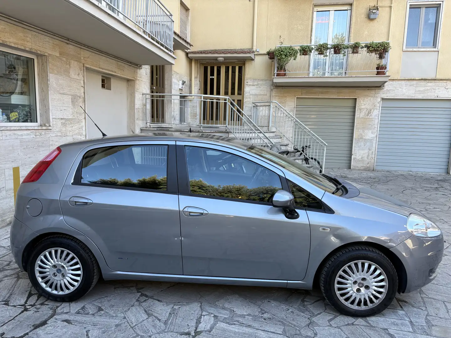 Fiat Grande Punto 5p 1.2 Dynamic 65cv GPL - 2