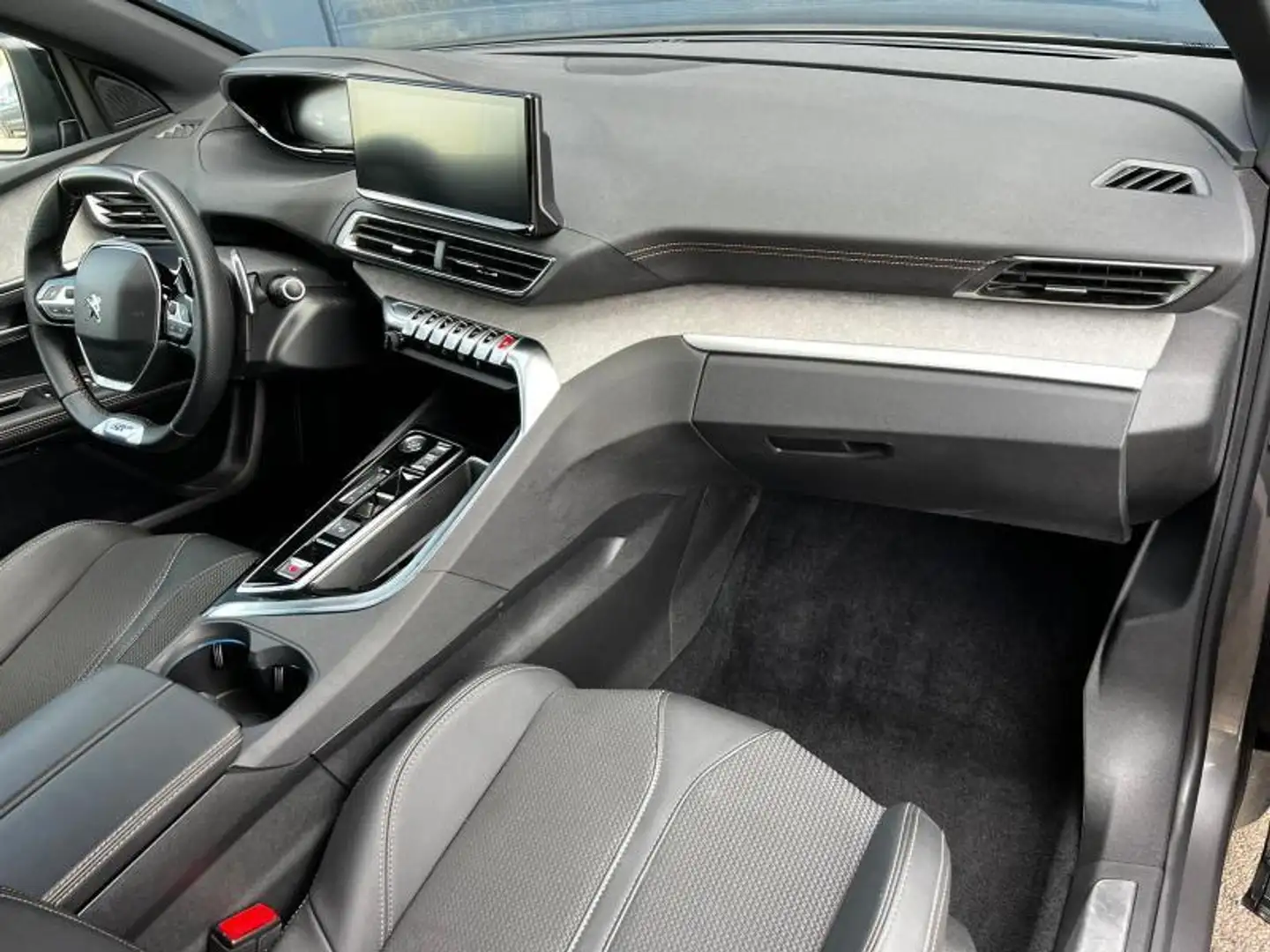 Peugeot 5008 GT / EAT8 / 1.5 BlueHDI Gris - 2