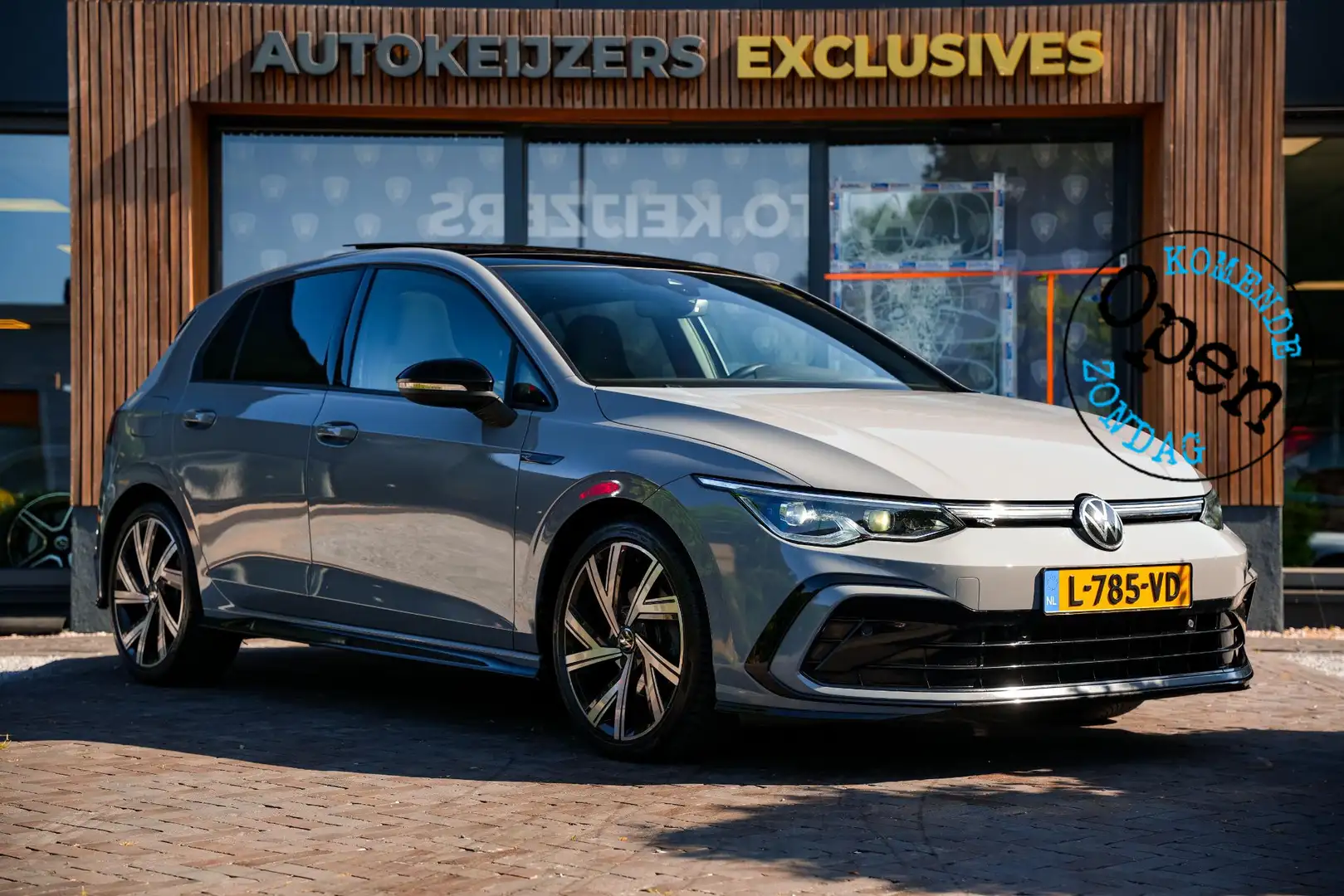 Volkswagen Golf 1.5 eTSI R-Line Nardo Pano IQ Led Automaat Grigio - 1