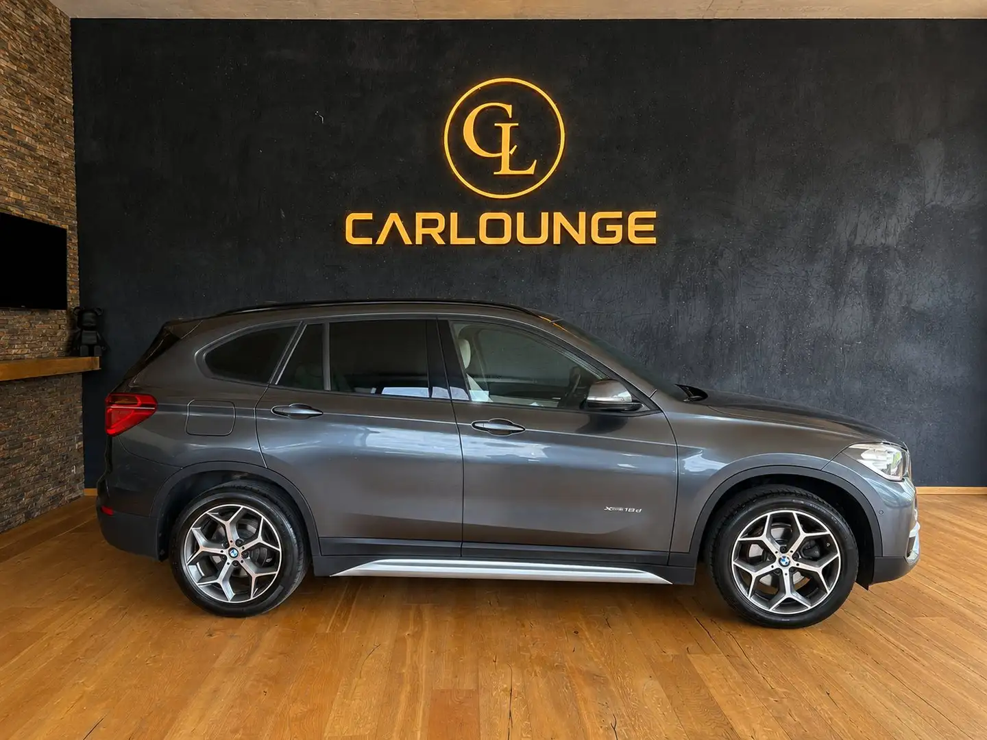 BMW X1 xDrive 18 d xLine Grau - 2