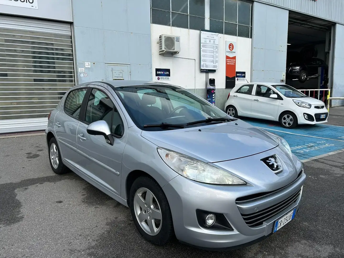 Peugeot 207 5p 1.4 hdi 8v Special Edition Argento - 2