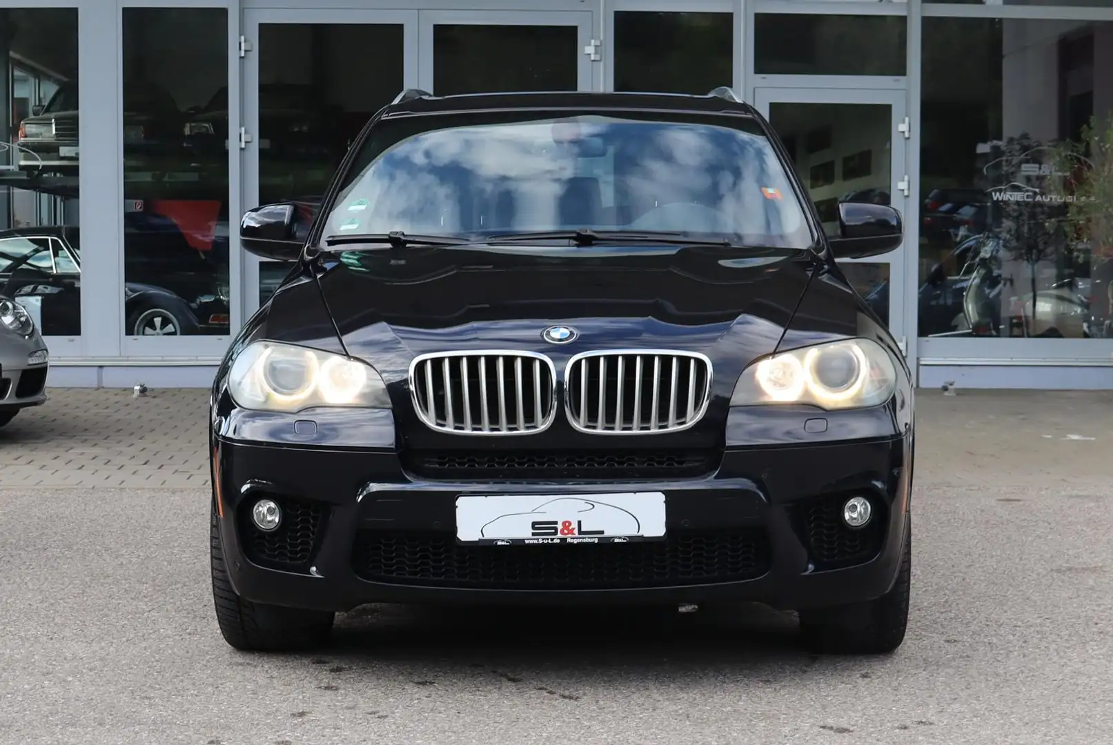 BMW X5 xDrive50i V8 M-Sport/Pano/Navi/Leder/Export Schwarz - 2