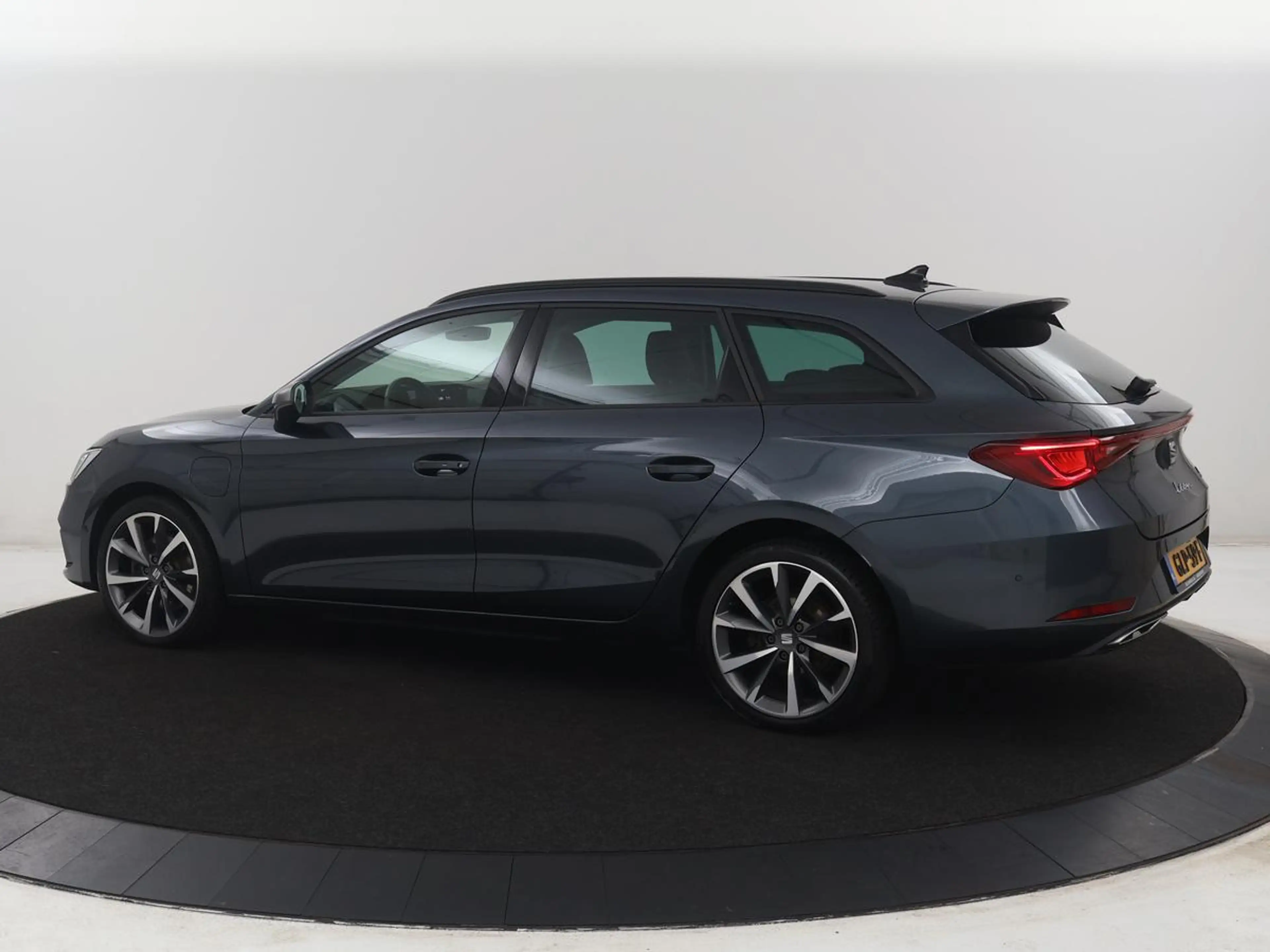 SEAT Leon e-Hybrid Sportstourer 1.4 TSI eHybrid PHEV FR | SOH 86,9% | — photo 2
