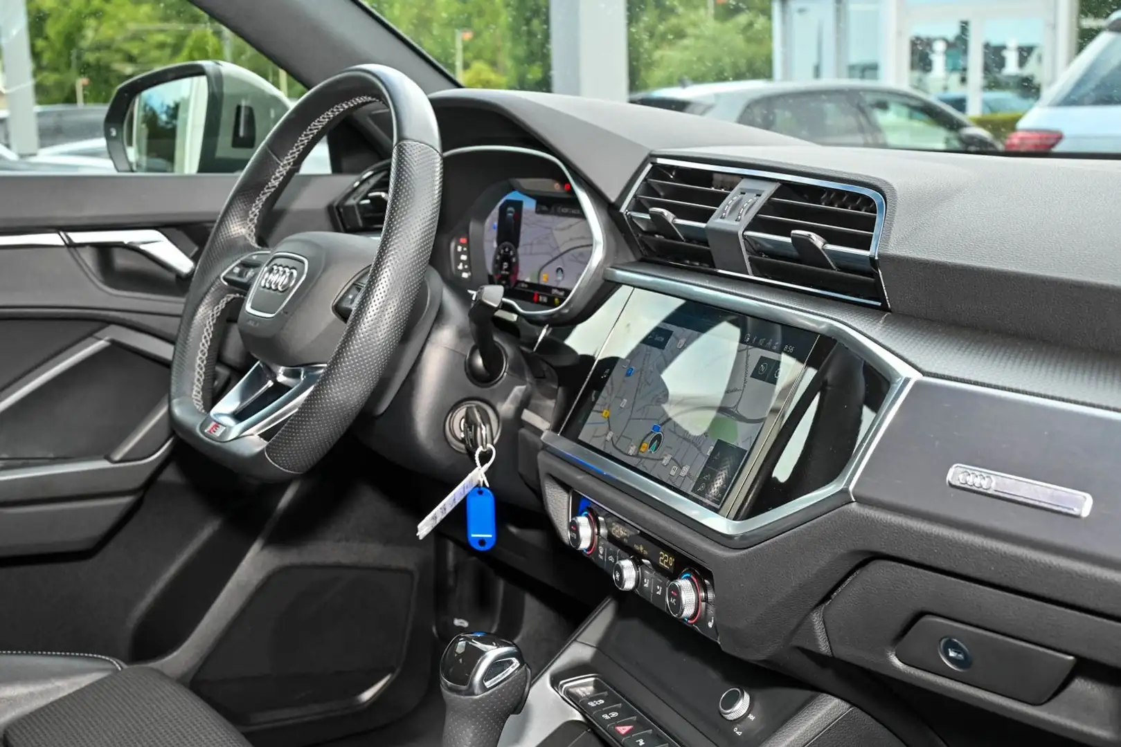 Audi Q3 Sportback 35 1.5 tfsi S line Grau - 1