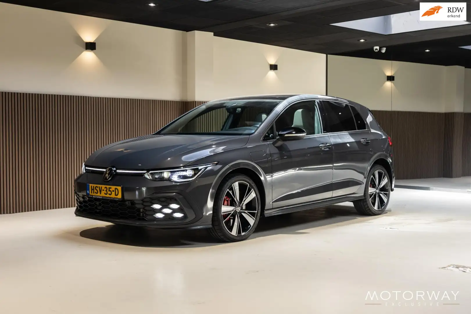 Volkswagen Golf GTE 1.4 eHybrid |PANO|MATRIX|LEDER|HEAD-UP|CAMERA Grijs - 1