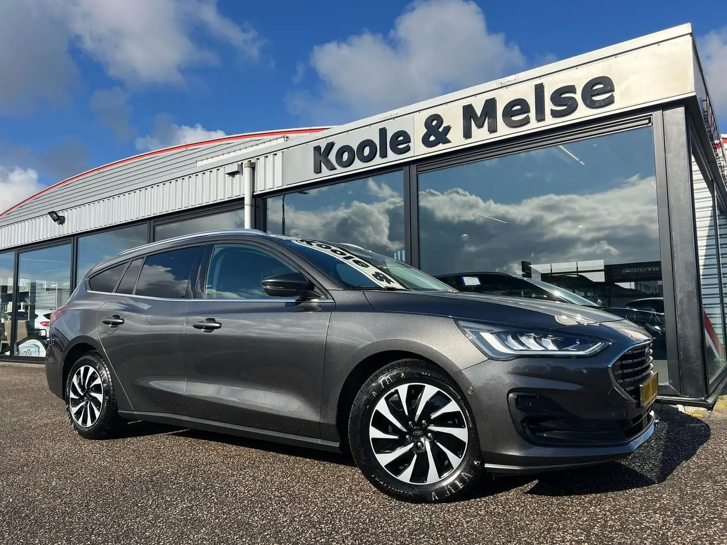 Ford Focus 1.0 EcoBoost Hybrid 125pk Titanium Grijs - 2