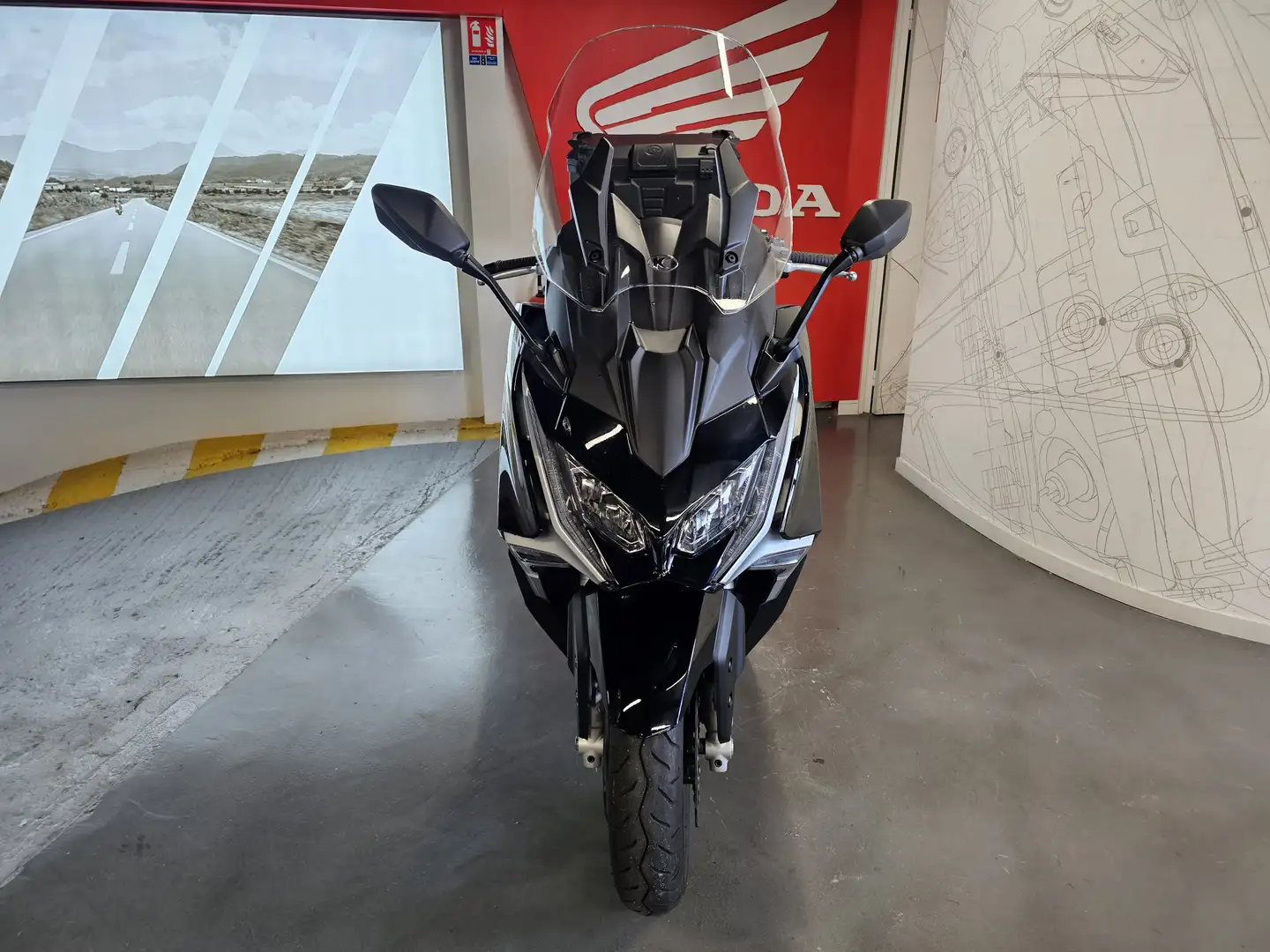 Kymco AK 550 Negro - 2