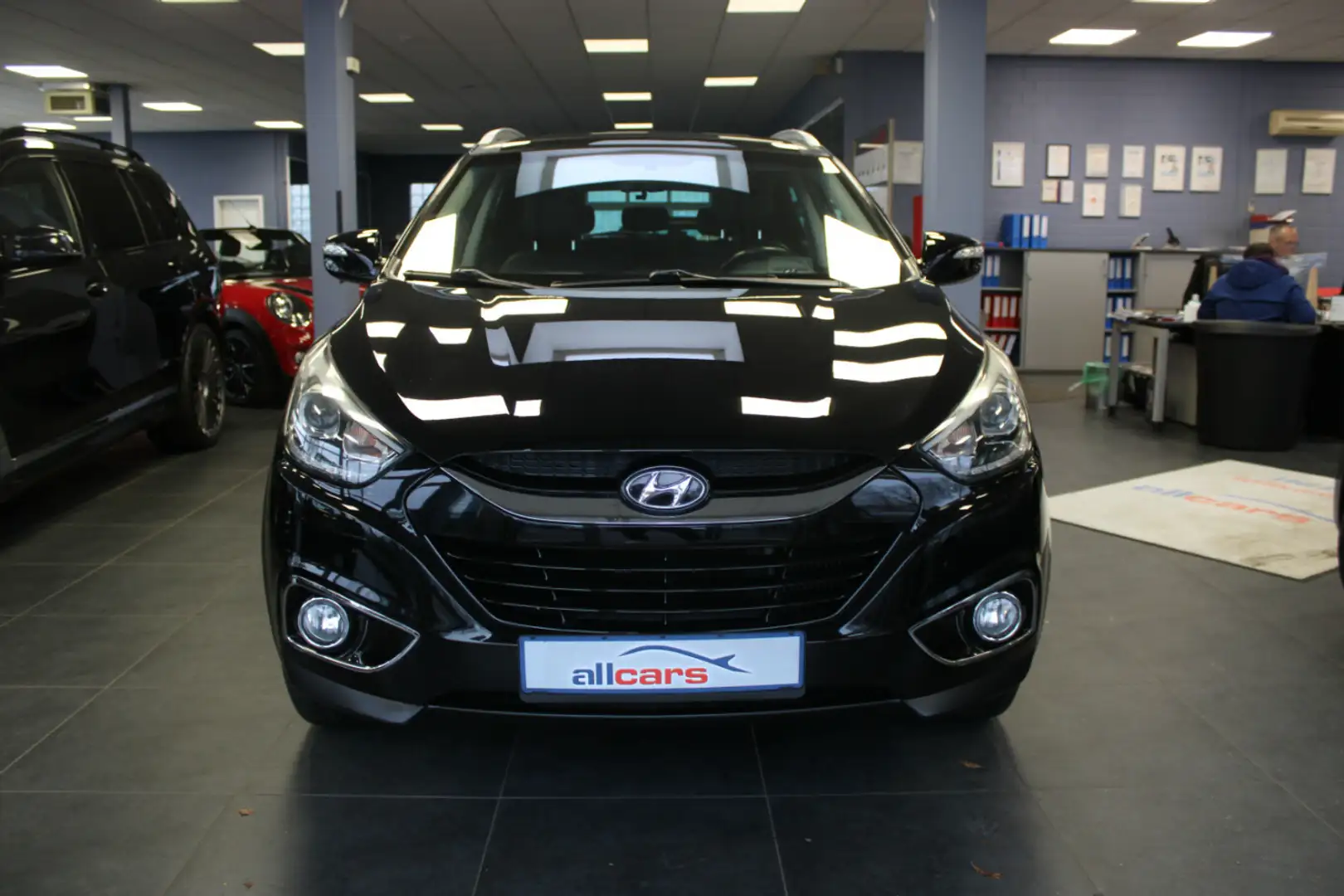 Hyundai TUCSON ix 35 CRDi 4WD - Panorama - Schwarz - 2