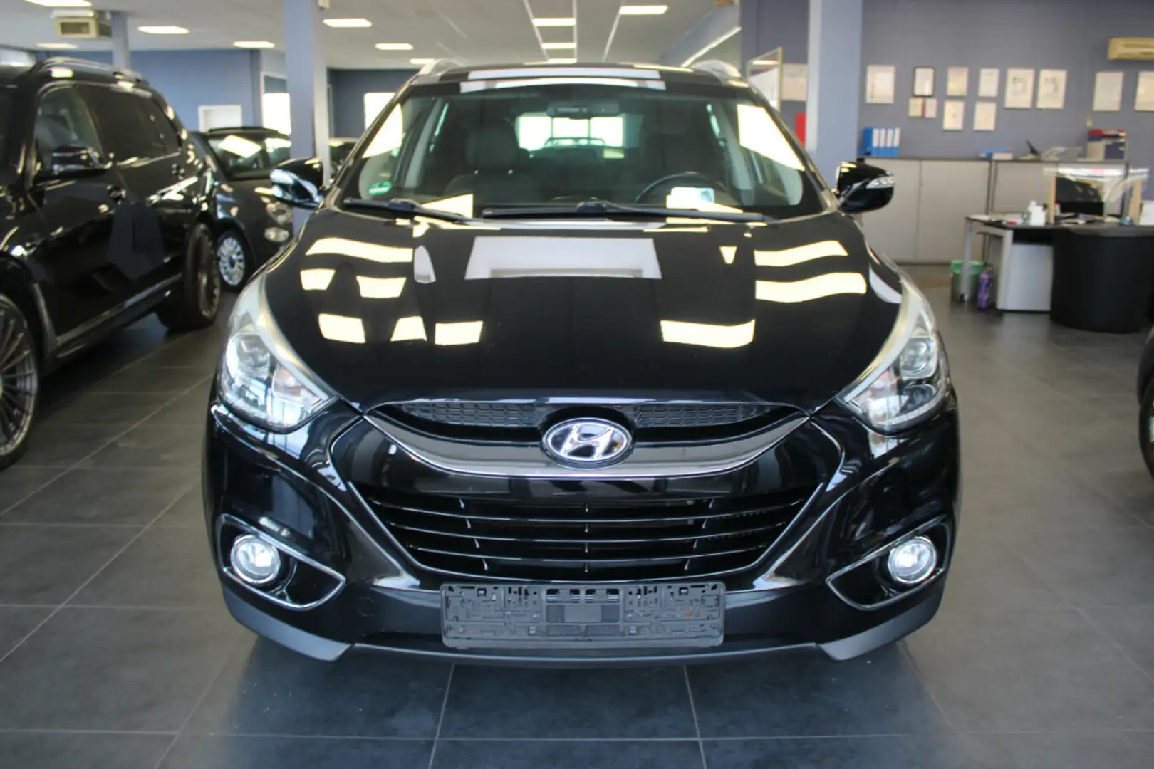 Hyundai TUCSON ix 35 CRDi 4WD - Panorama - Schwarz - 2