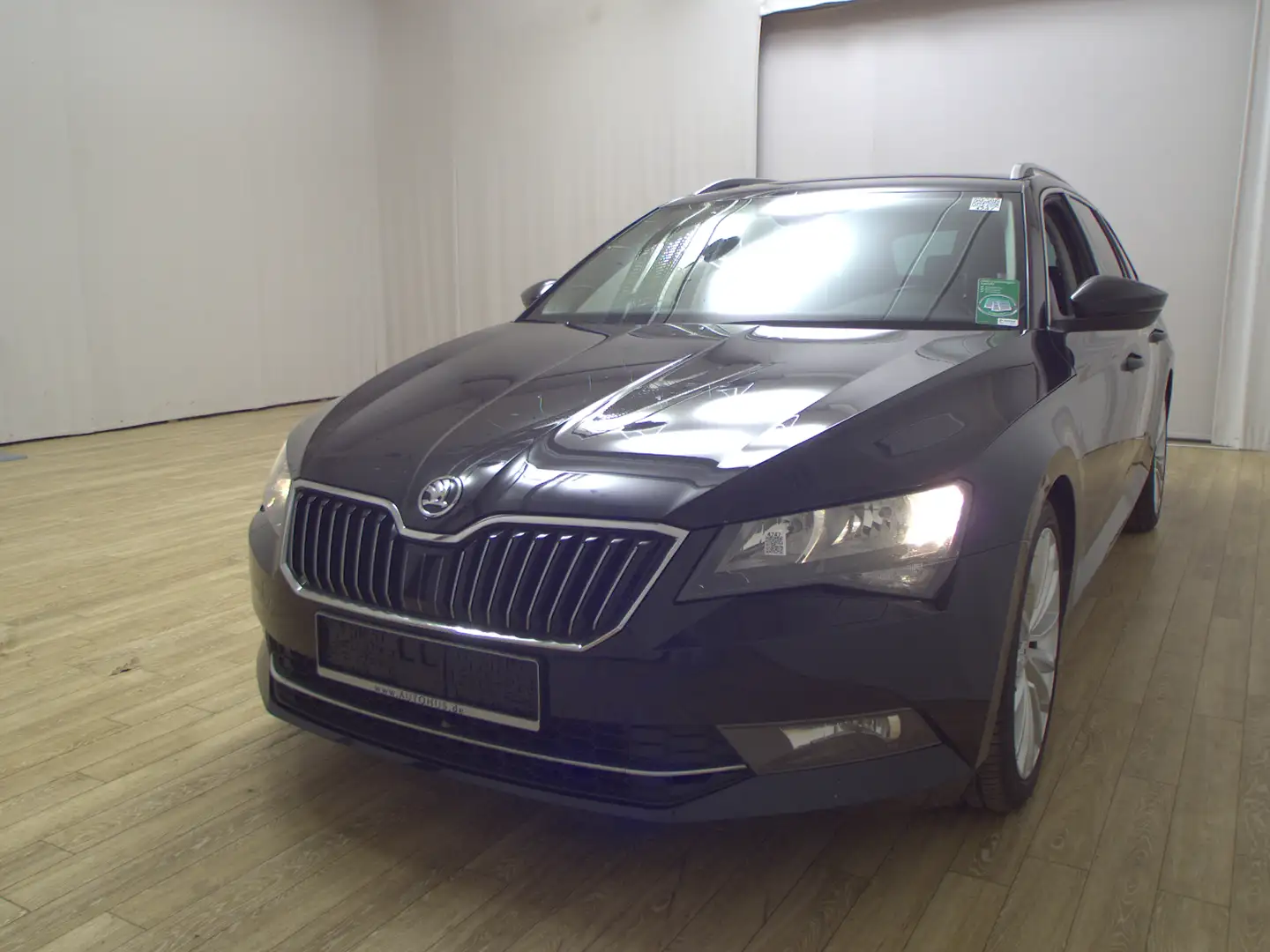 Skoda Superb Combi 2.0 TDI Ambition Navi KeyLess AUT Schwarz - 2