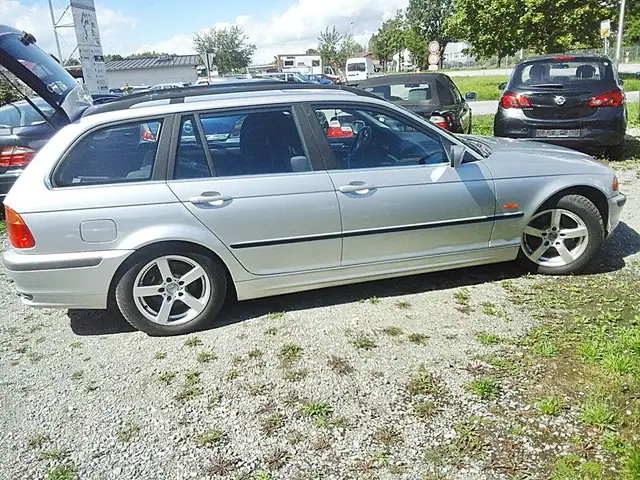 BMW 328 Touring /met+Alu+Klima+SSD+T-Leder /TÜV mögl