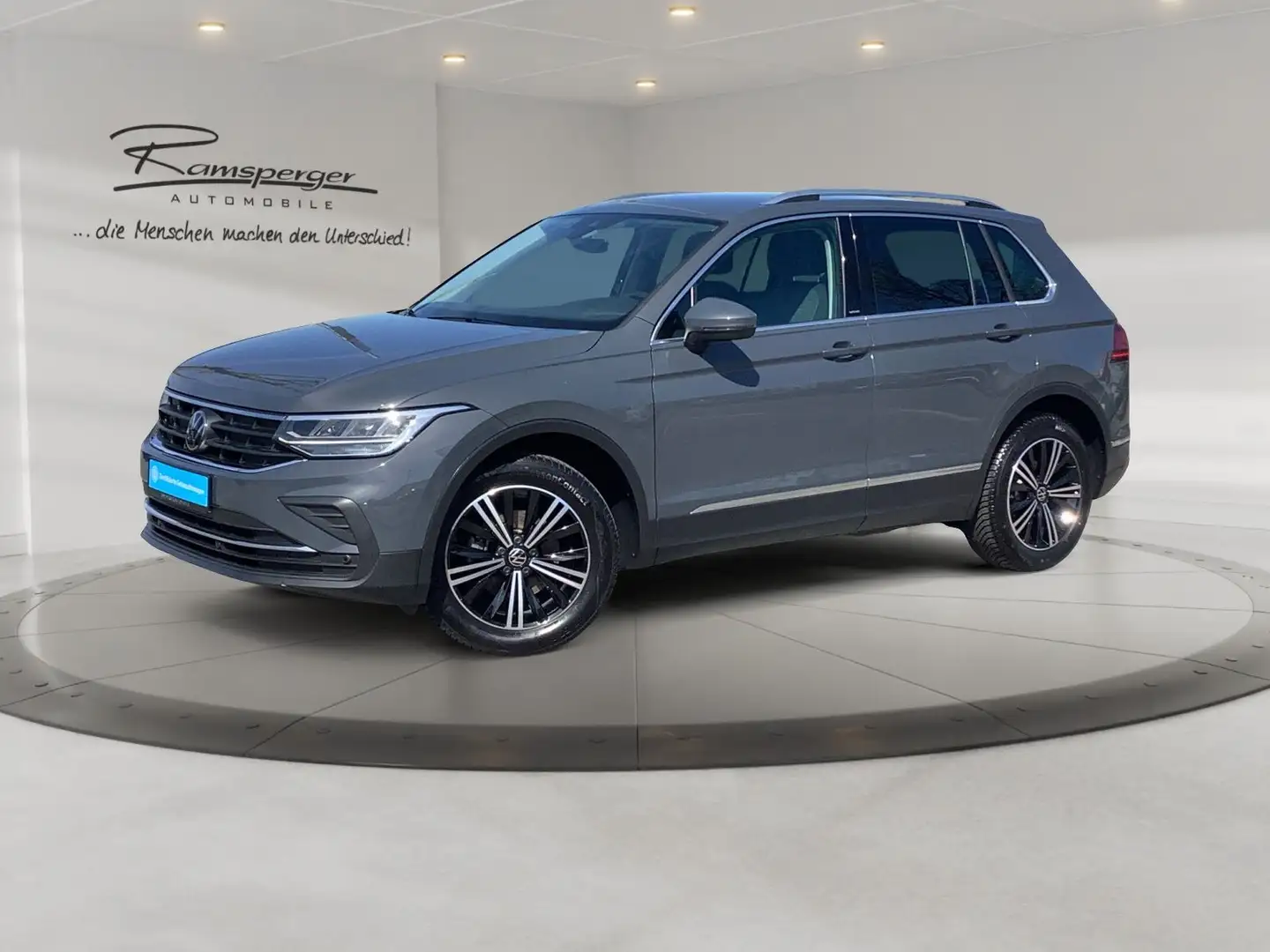 Volkswagen Tiguan 1.5 TSI MOVE ACC LED Navi SHZ PDC Grau - 2
