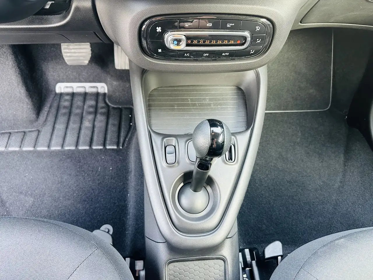 smart forTwo 2024 — фото 13