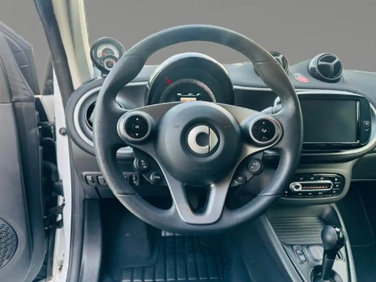smart forTwo 2024 — фото 11