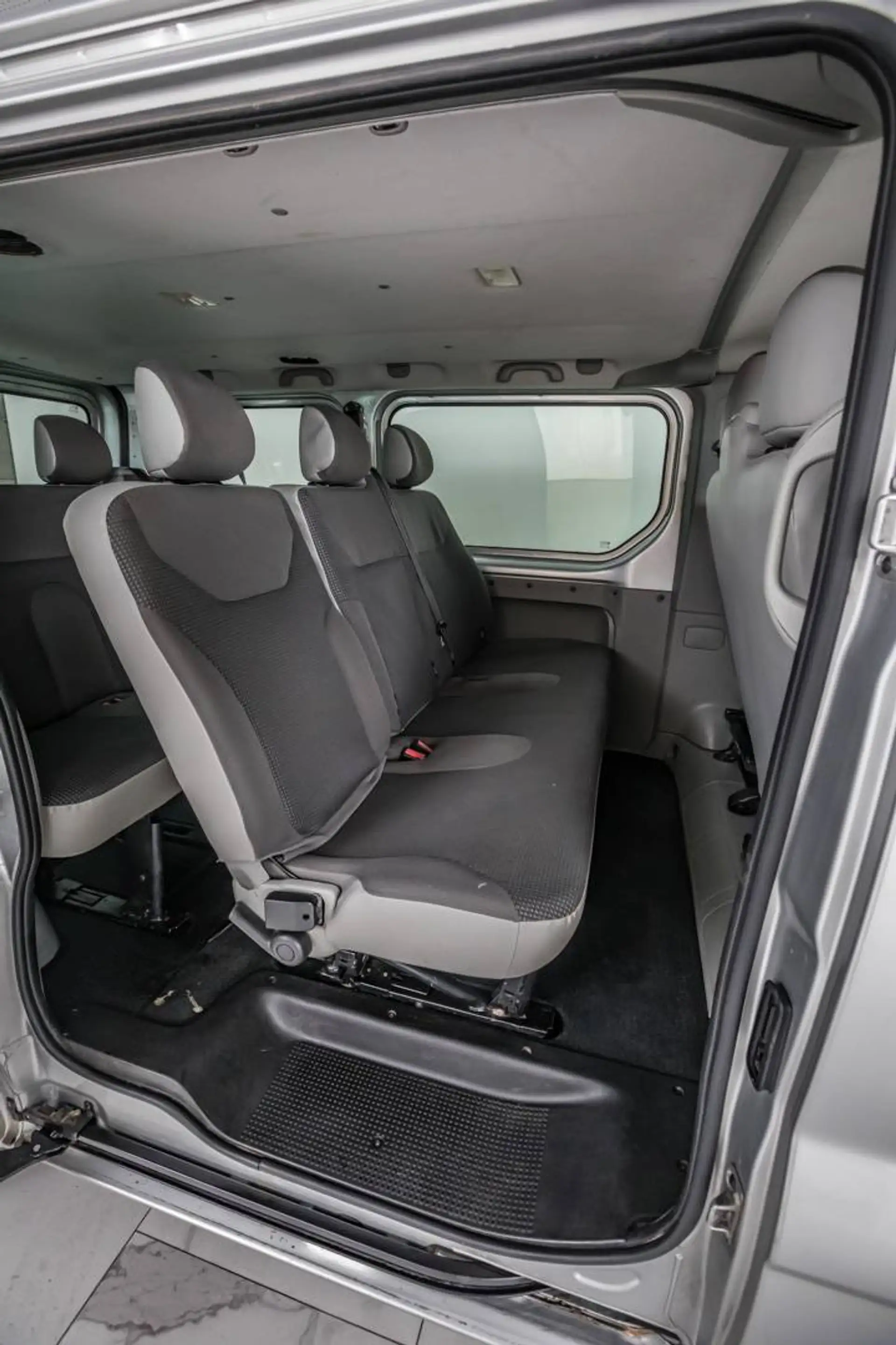 Opel Vivaro 2.0 CDTi / 9 PLACES — photo 14