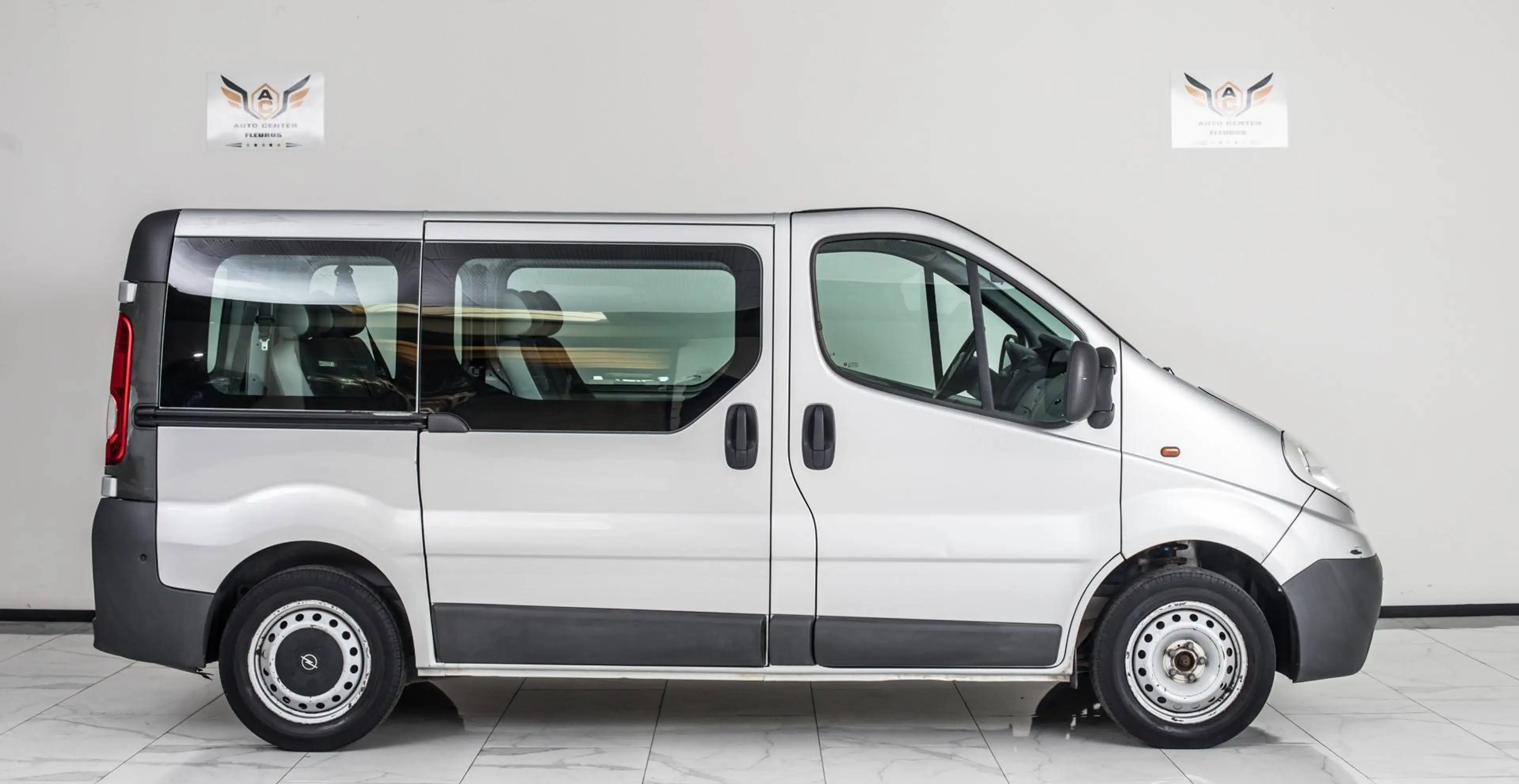 Opel Vivaro 2.0 CDTi / 9 PLACES — photo 10