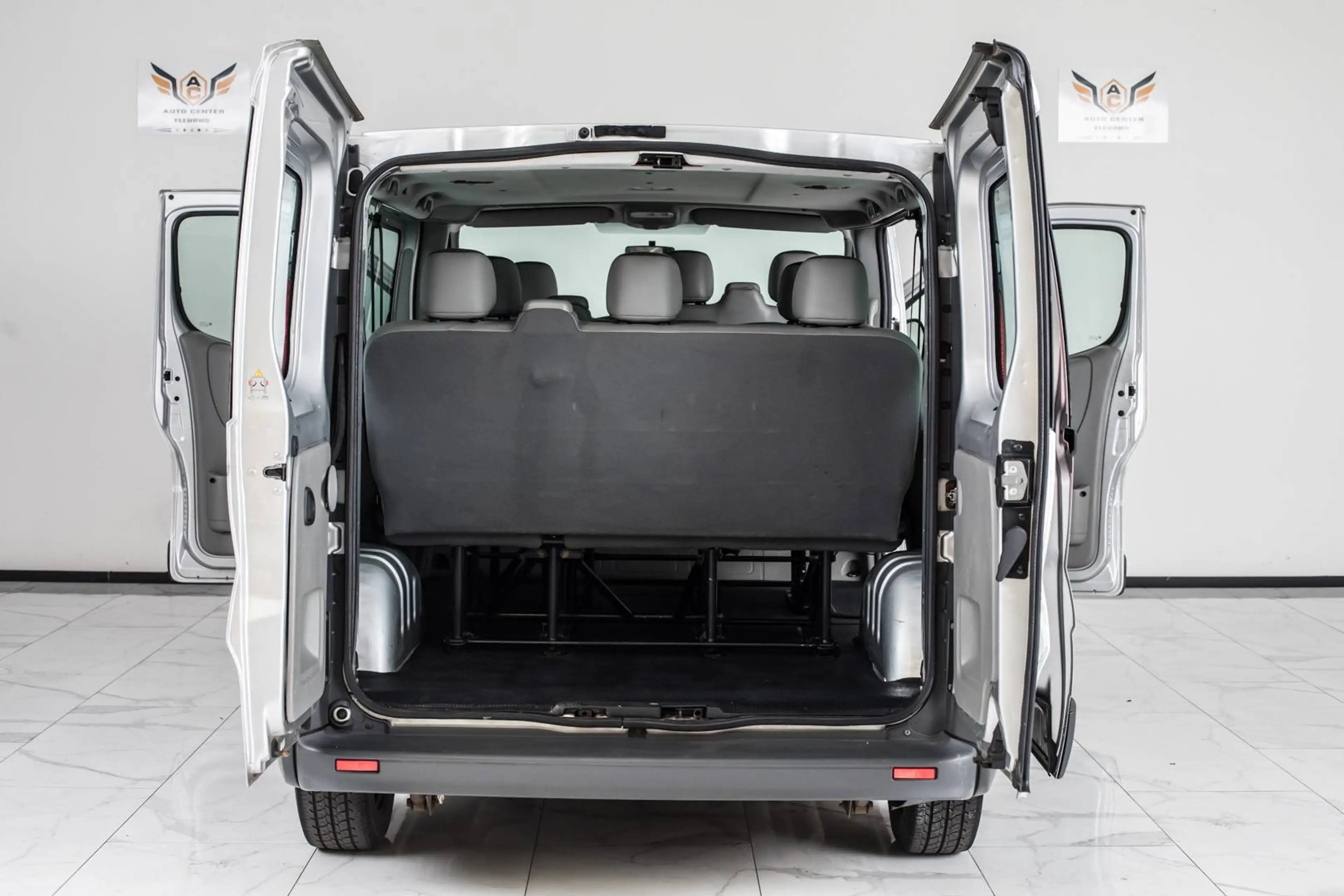 Opel Vivaro 2.0 CDTi / 9 PLACES — photo 9