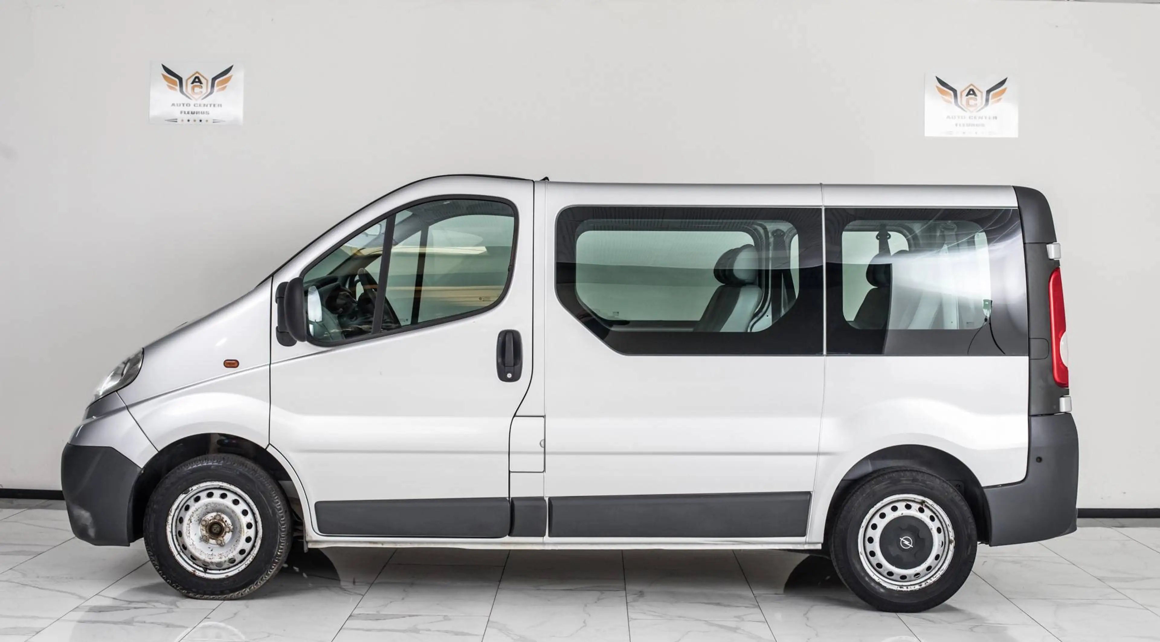 Opel Vivaro 2.0 CDTi / 9 PLACES — photo 8