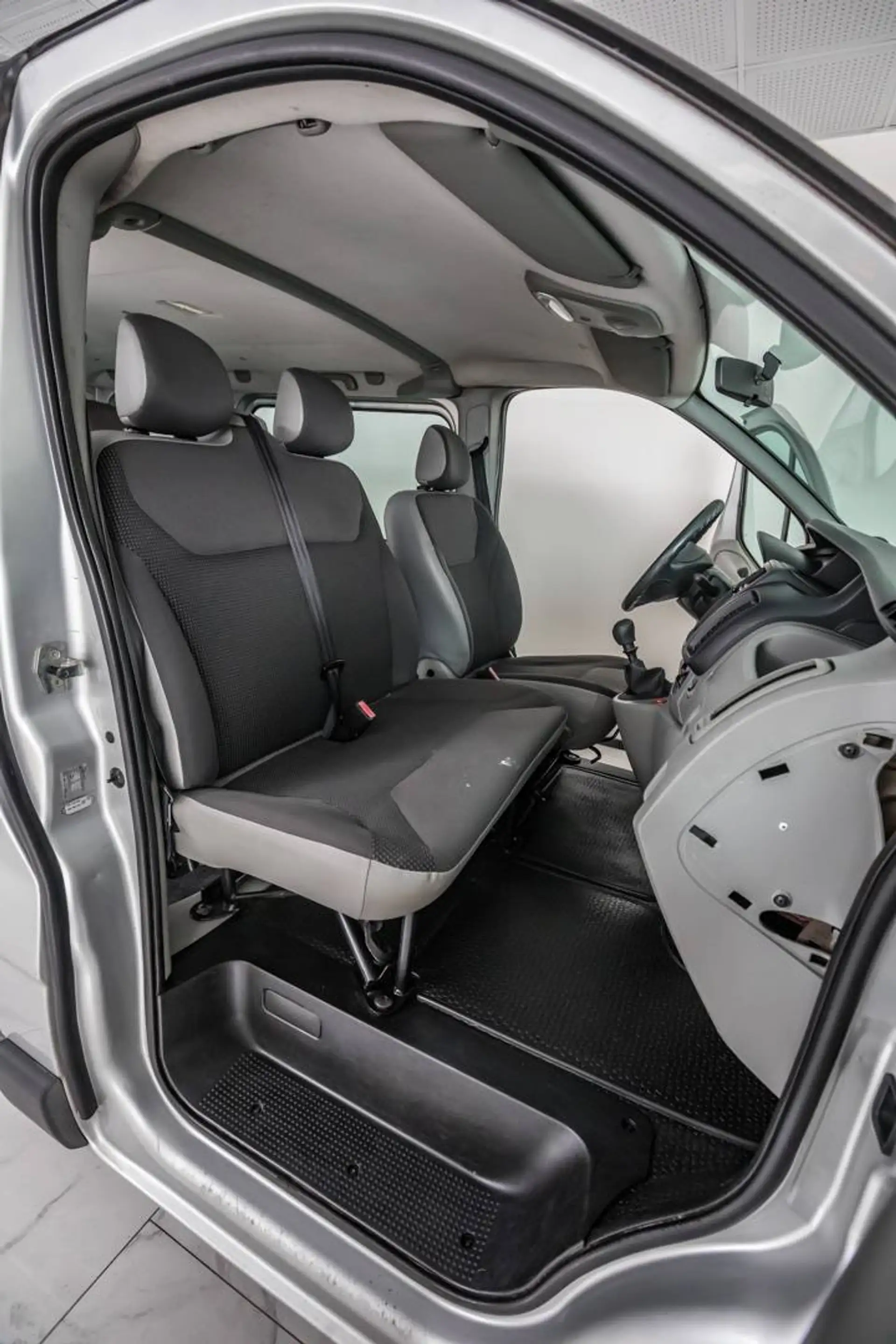 Opel Vivaro 2.0 CDTi / 9 PLACES — photo 13