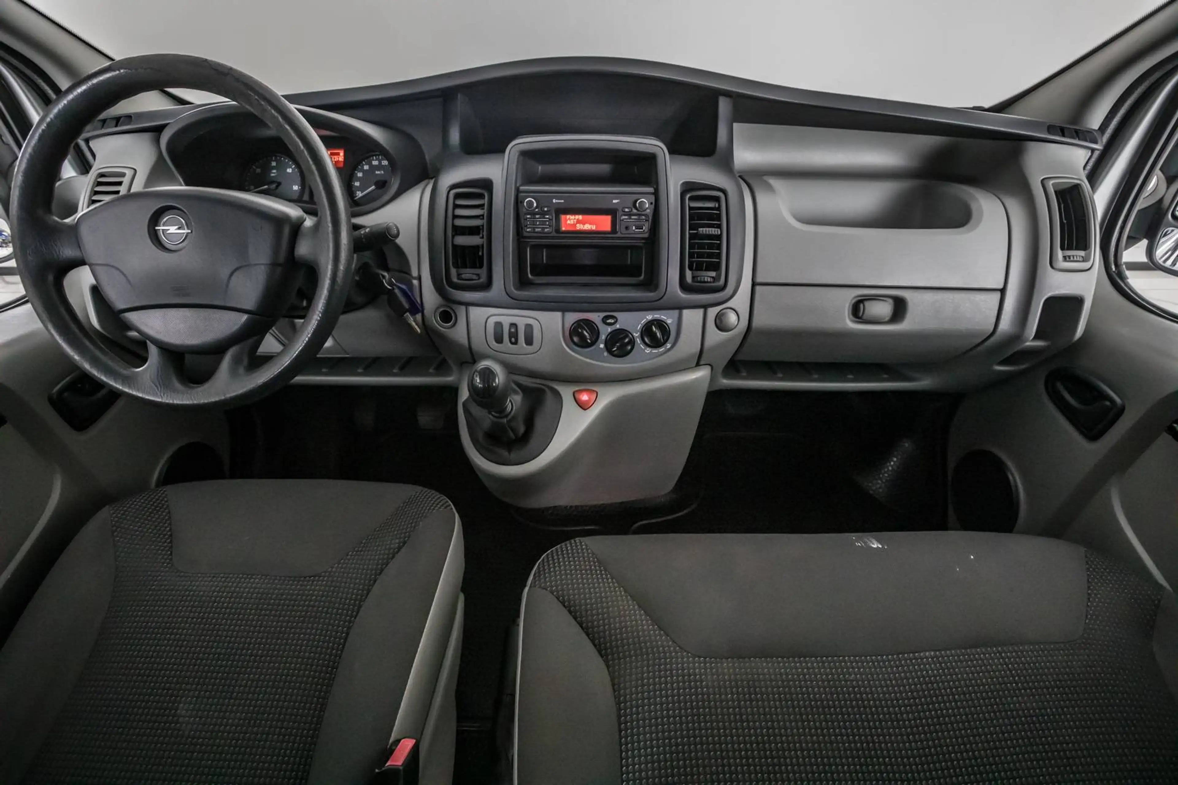 Opel Vivaro 2.0 CDTi / 9 PLACES — photo 11
