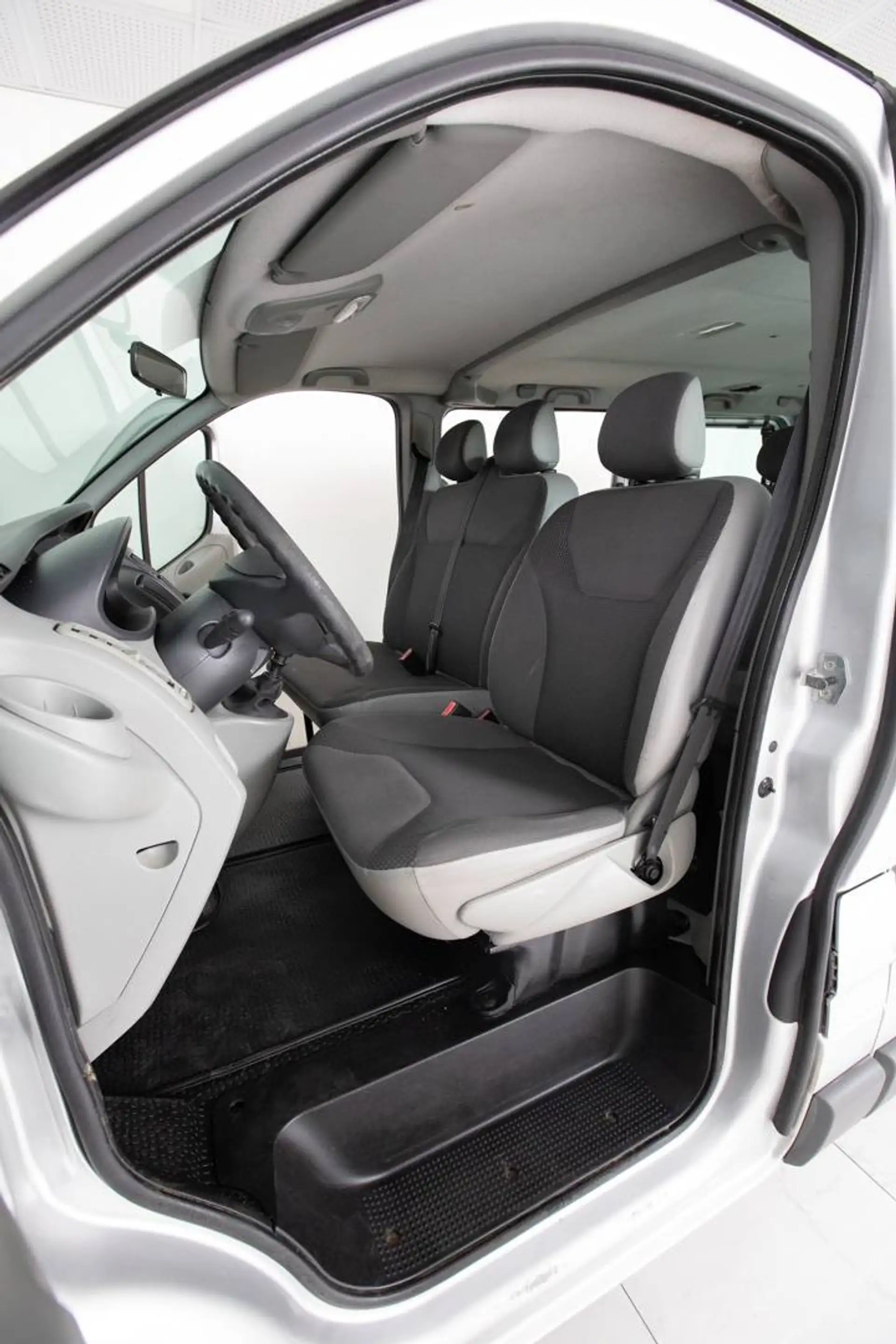 Opel Vivaro 2.0 CDTi / 9 PLACES — photo 12