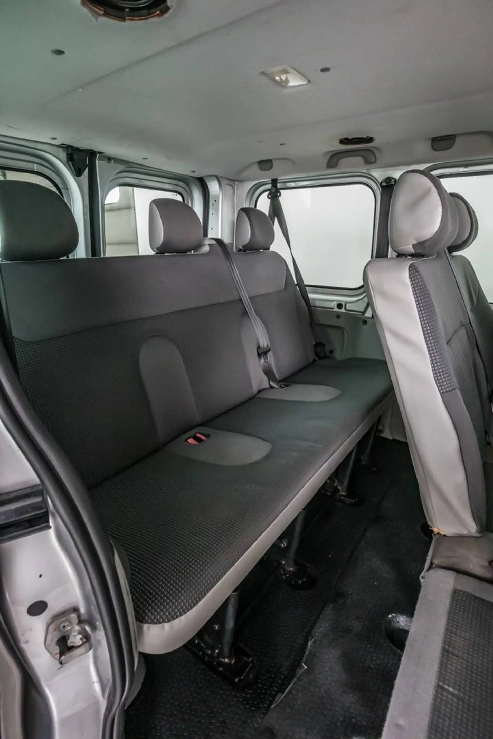 Opel Vivaro 2.0 CDTi / 9 PLACES — photo 15