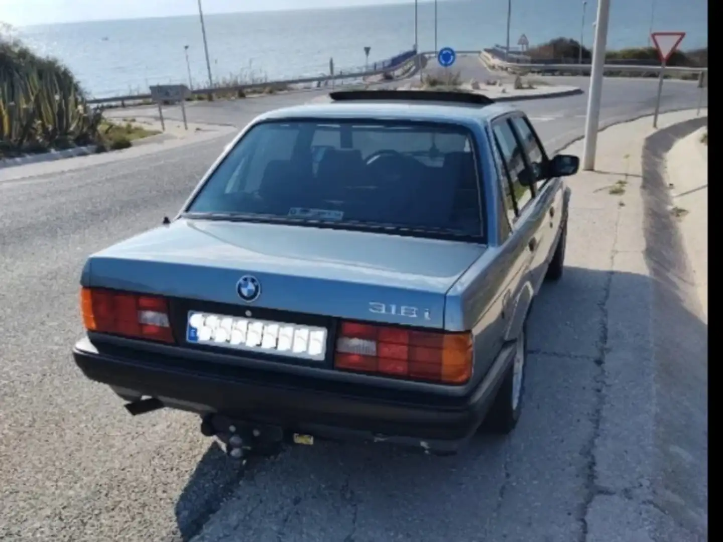 BMW 318 318i siva - 2