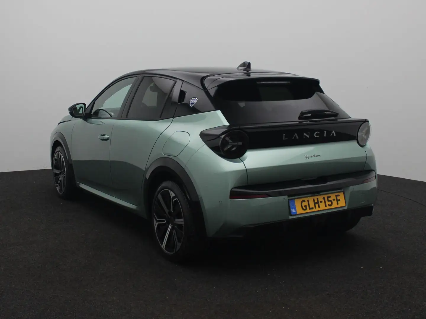 Lancia Ypsilon LX 51 kWh | Navigatie | Camera | 17" Lichtmetalen Groen - 2