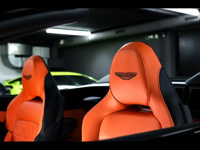 Aston Martin Vanquish III VOLANTE V12°XPEL STEALTH°B&W°Q INTERIOR°CARBON