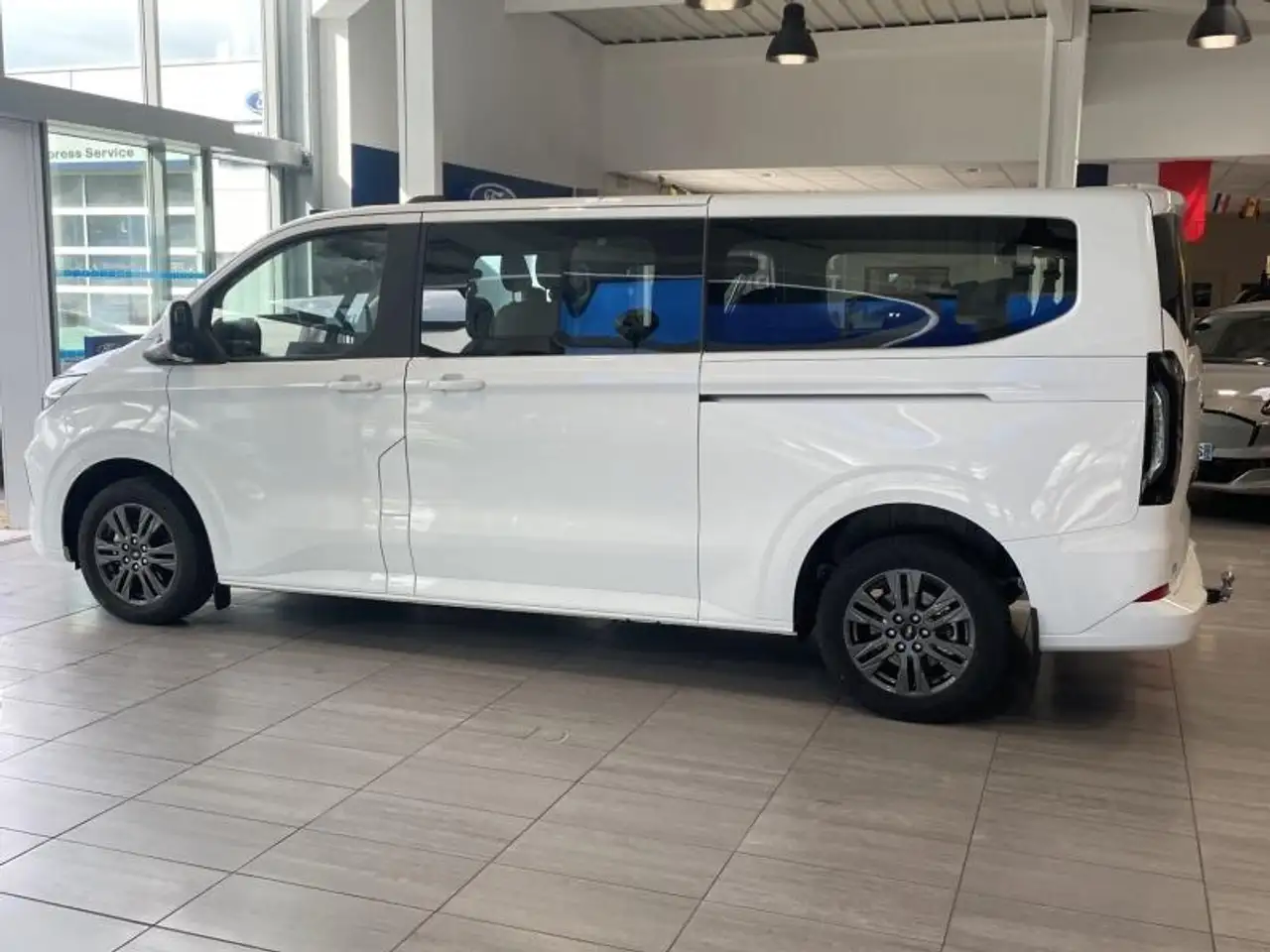 Ford Tourneo Custom 2026 — фото 8