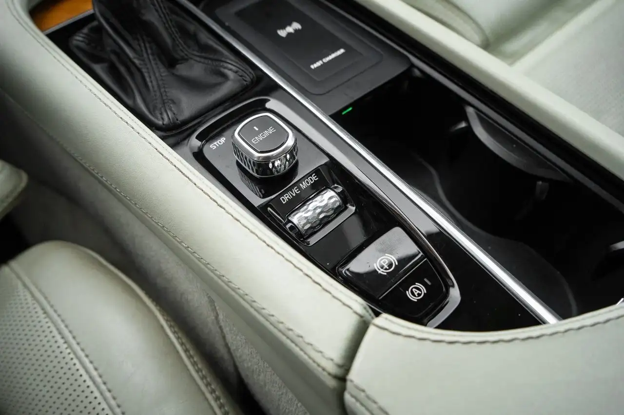 Volvo XC90 снимка Volvo XC90