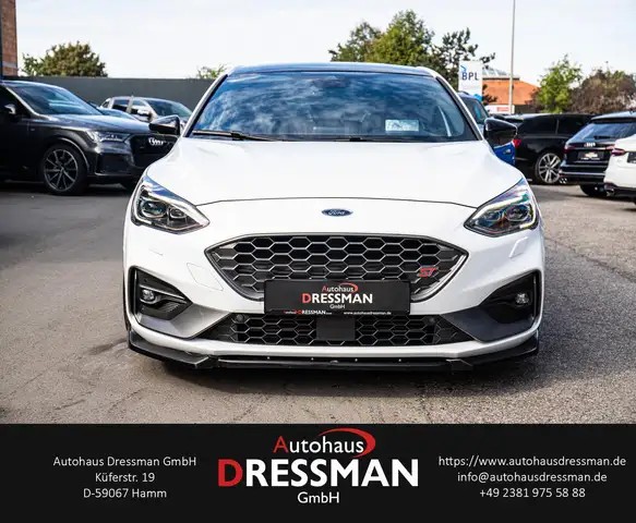 Ford Focus view 2