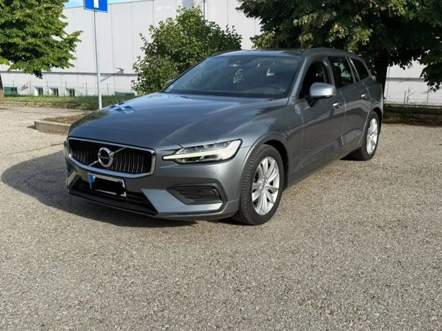 Volvo V60 D3 Geartronic Business Plus Grijs - 1