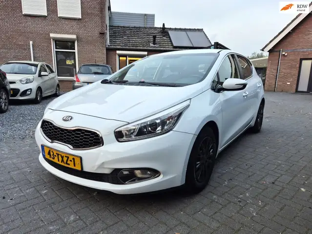 Kia Ceed / cee'd 1.6 GDI Plus Pack Navi Clima Cruise