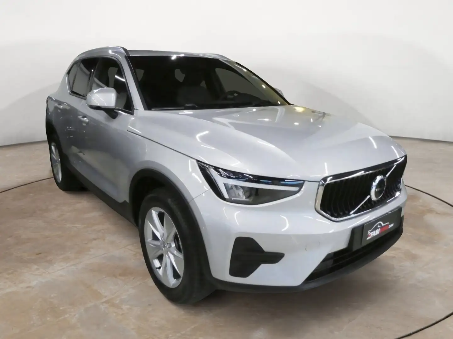 Volvo XC40 1.5 T2 129Cv Momentum - LED, Navi, Cockpit, Traino Gris - 1